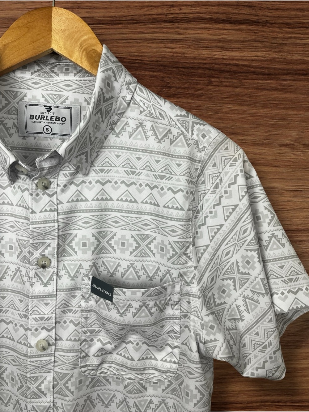Burlebo Short Sleeve Button Up Shirt Performance Stretch Aztec Print Size Small - Picture 3 of 7
